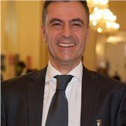 Dirigente d'azienda impartisce lezioni di inglese per scuole superiori e/o universià